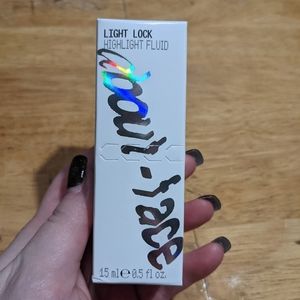 About-face light lock in Shaken or Stirred by Halsey